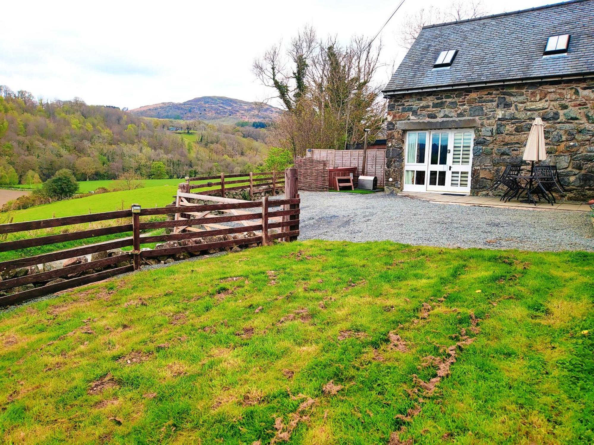 Cader Mountain View Cottage With Hot Tub In Snowdonia Dolgellau Eksteriør billede